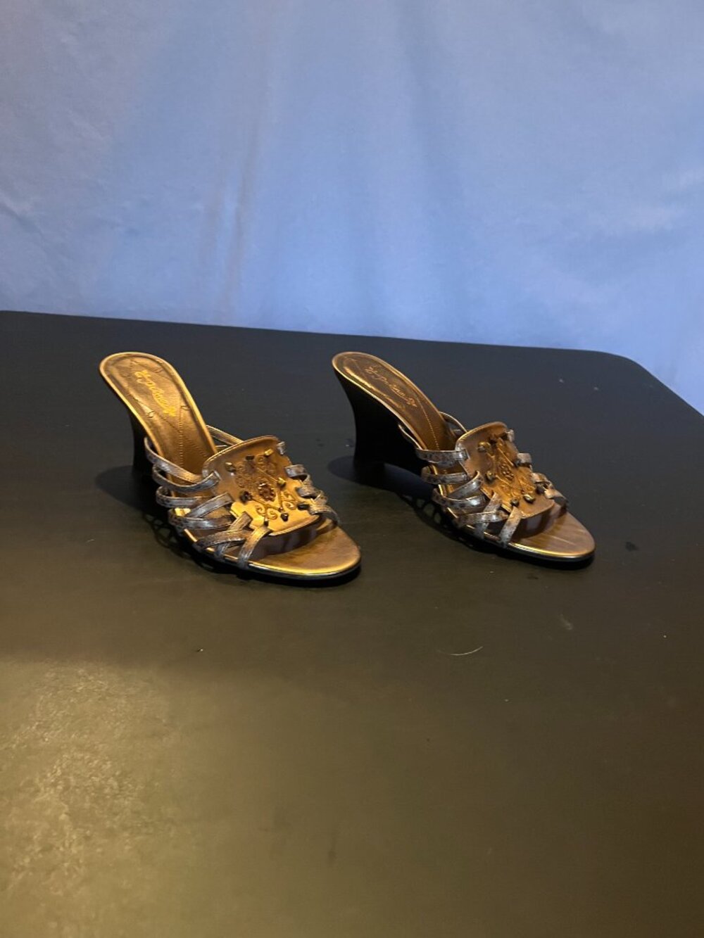 Prima Size 8.5M Metallic Gold Lifted Sandals